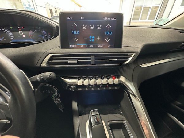 PEUGEOT 3008 Style BlueHdi  130CV Automático 8-G - Imaxe 30