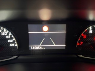 PEUGEOT 208 Active Blue HDI 100 CV. 5 p. - Imagen 18