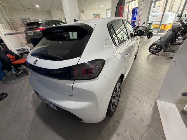 PEUGEOT 208 Active Blue HDI 100 CV. 5 p. - Imagen 8