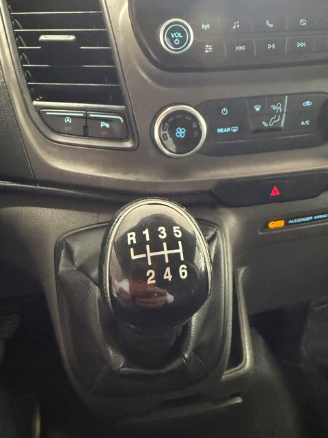 FORD Tourneo Custom Kombi 2.0 TDCI 170CV L1 Trend - Imagen 25